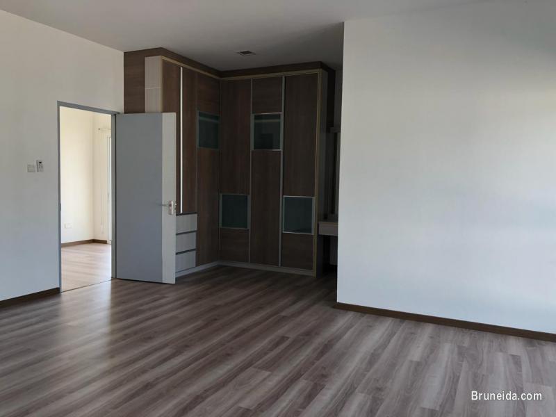 CORNER UNIT TERRACE HOUSE FOR RENT - image 5