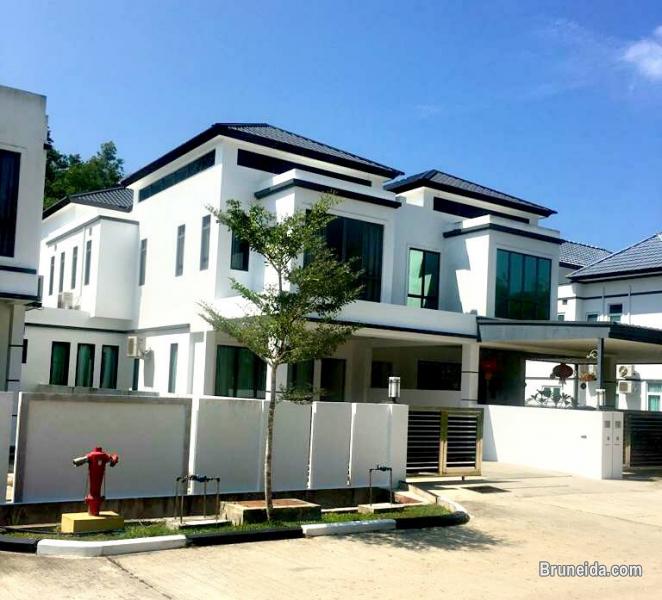 Modern Design Double storey Linked Semi-Detached for rent - image 2
