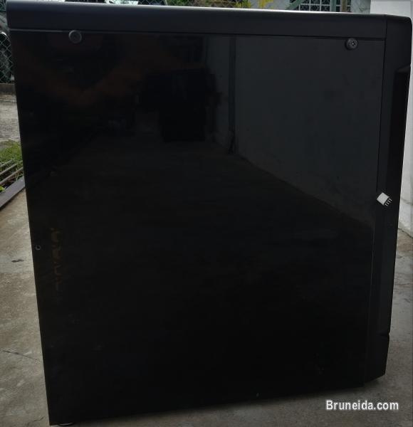 Selling gaming pc together with monitor - image 2