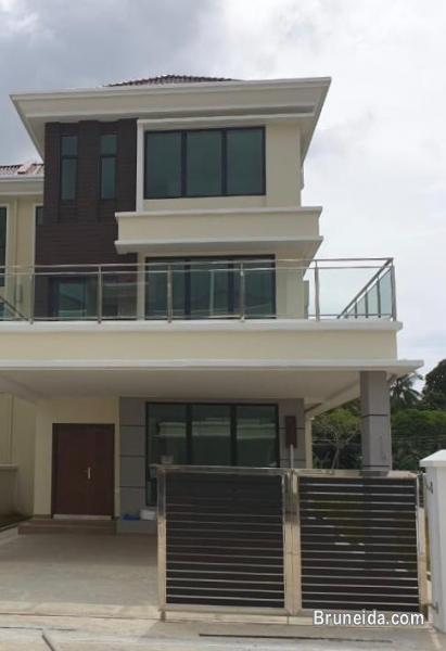 Newly completed 3-storey semi-detached house for rent - image 2