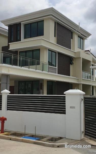 Newly completed 3-storey semi-detached house for rent - image 3