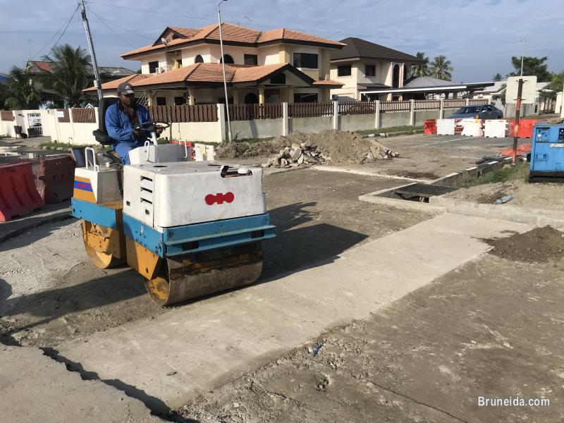 Road roller compactor for rent - image 2