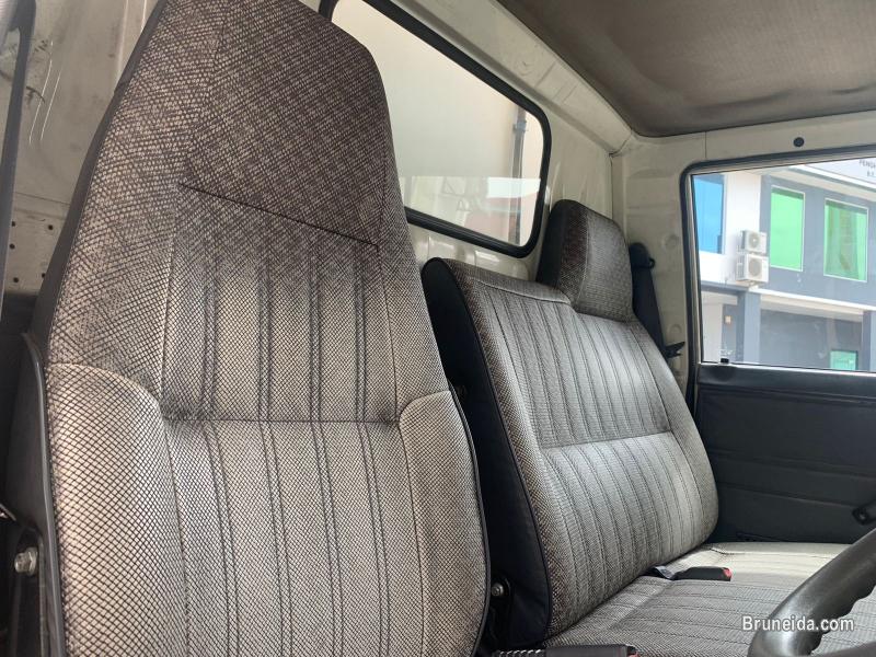 Daihatsu Delta Refrigerated Truck - image 3