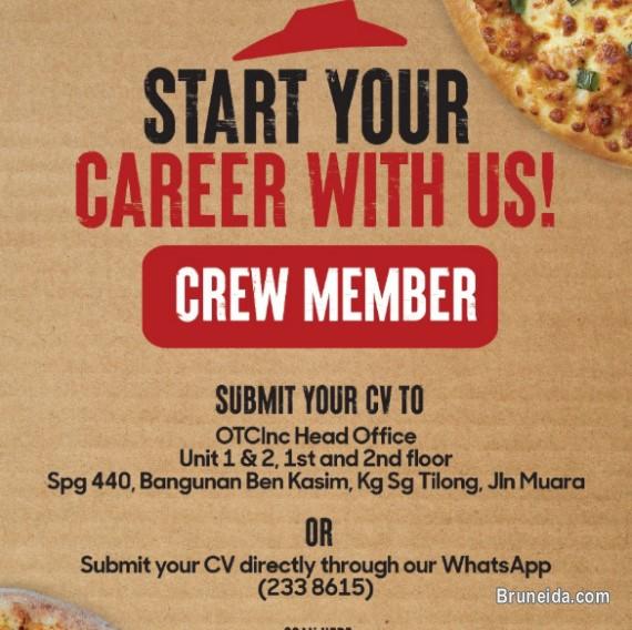 Crew Member in Pizza Hut - image 1