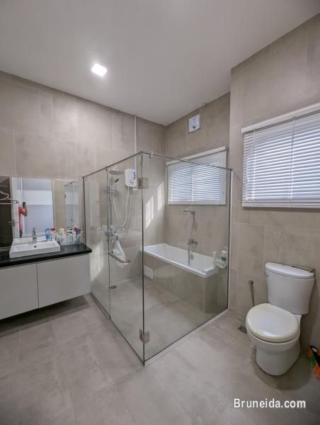 Spacious 5-Bedroom Home - Ready to Move In! - image 4
