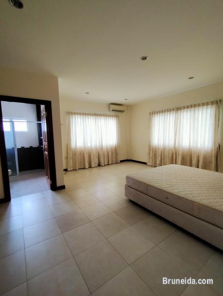 UHFS-122 USED DETACHED HOUSE FOR SALE @ BERAKAS - image 10