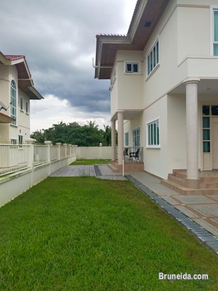 UHFS-122 USED DETACHED HOUSE FOR SALE @ BERAKAS - image 11