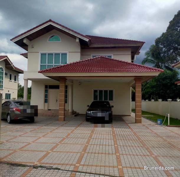 UHFS-122 USED DETACHED HOUSE FOR SALE @ BERAKAS - image 1