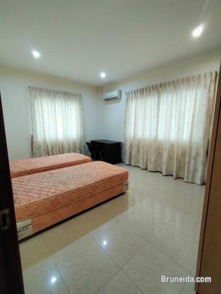 UHFS-122 USED DETACHED HOUSE FOR SALE @ BERAKAS - image 3