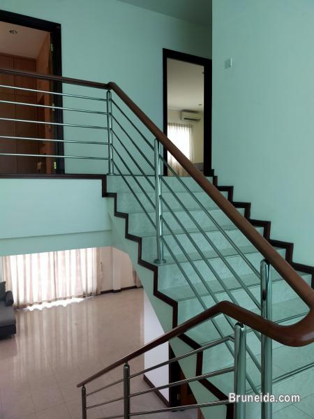 UHFS-122 USED DETACHED HOUSE FOR SALE @ BERAKAS - image 5