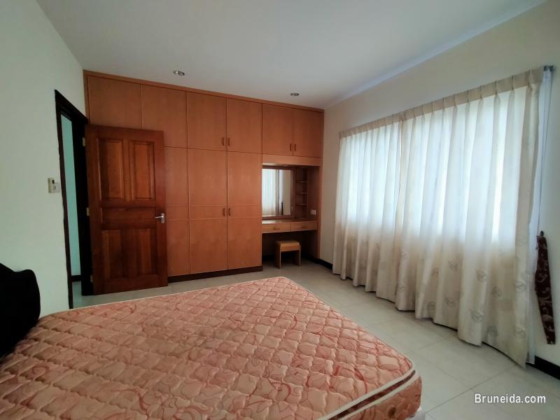 UHFS-122 USED DETACHED HOUSE FOR SALE @ BERAKAS - image 7