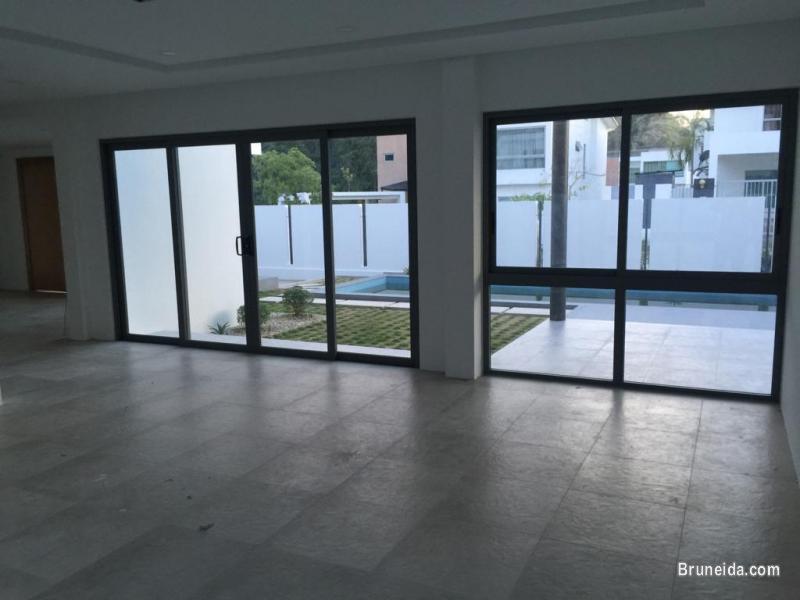 HFR-284  MODERN EXECUTIVE HOUSE FOR RENT @ SG TILONG - image 3