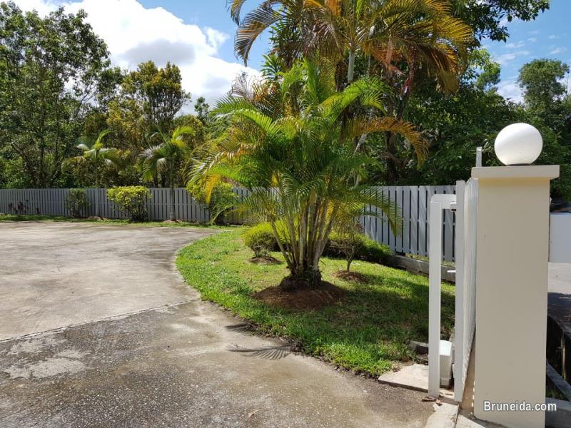 UHFS-99  USED DETACHED HOUSE FOR SALE @ KG SALAR - image 4