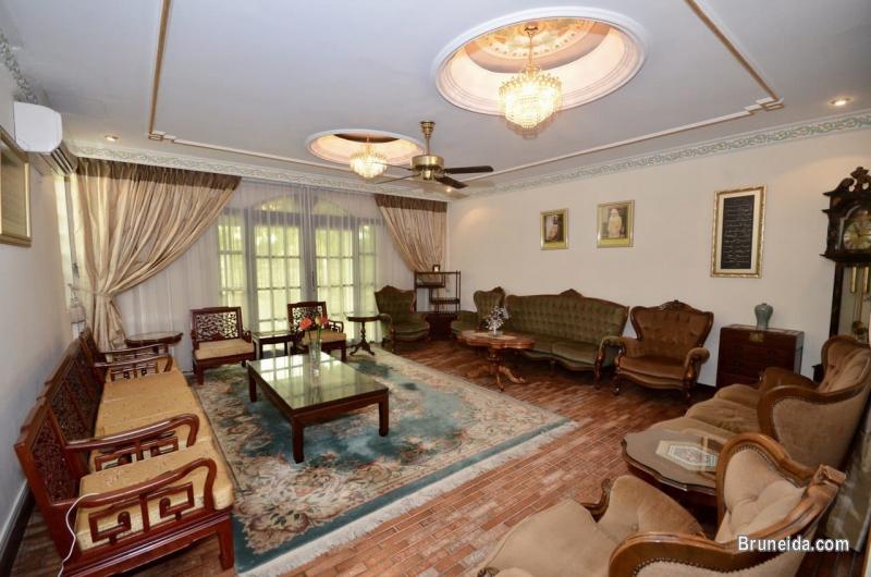 UHFS-83 USED DETACHED HOUSE IN BERAKAS FOR SALE - image 2