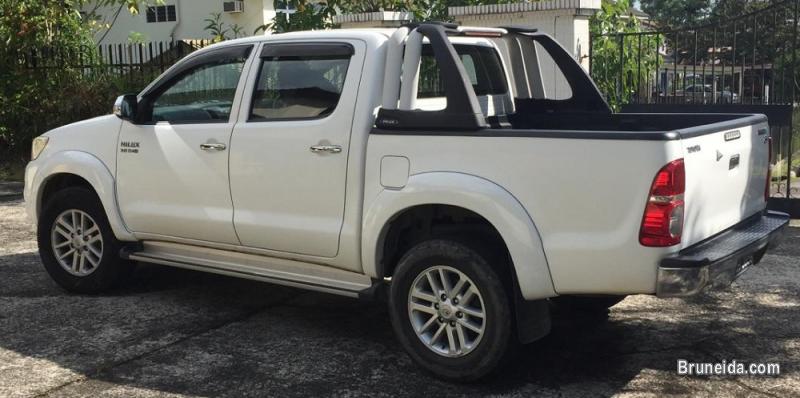 TOYOTA HILUX 4X4 Auto Turbo Diesel FOR SALE - image 3