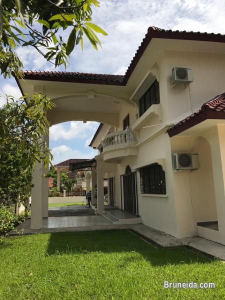 detached house for rent - image 1