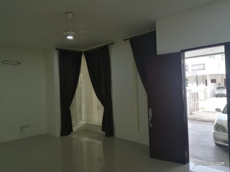 terrace middle house for rent - image 4