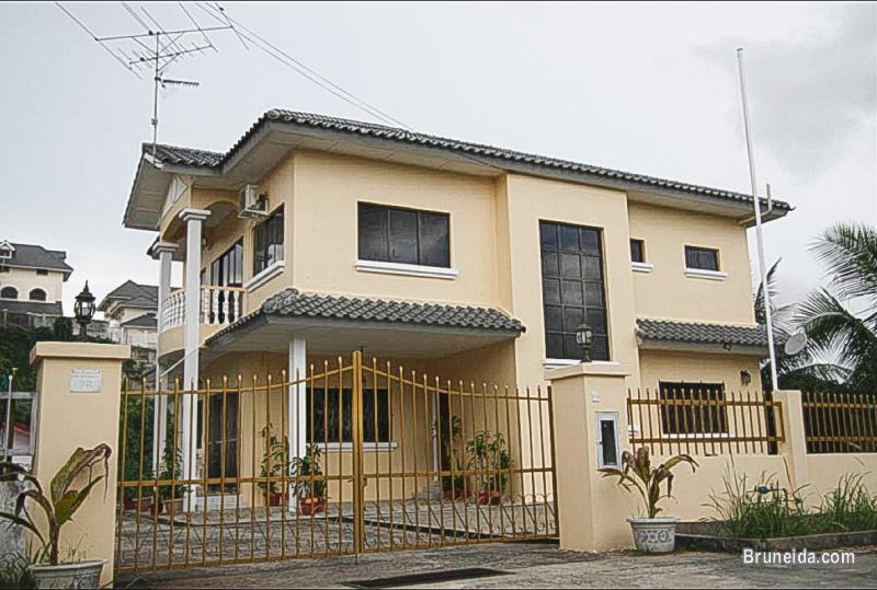 FOR RENT: JALAN GADONG DOUBLE STOREY DETACHED HOUSE - image 1