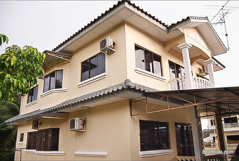 FOR RENT: JALAN GADONG DOUBLE STOREY DETACHED HOUSE - image 2