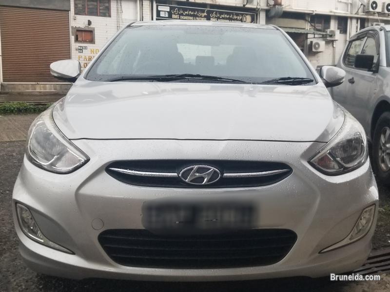 Hyundai accent 2012 auto - image 2