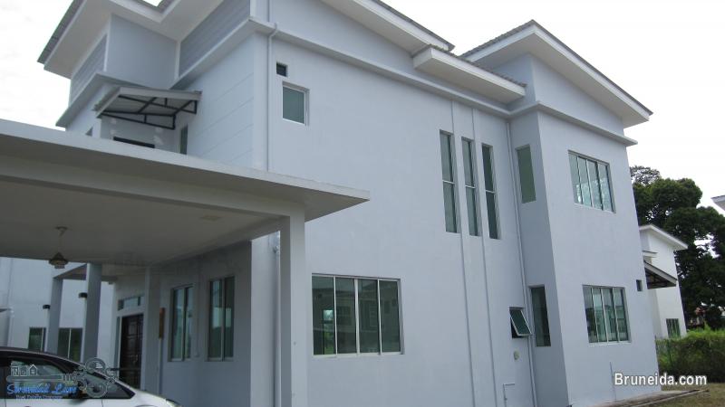 2-storey Detached House FOR RENT - image 2
