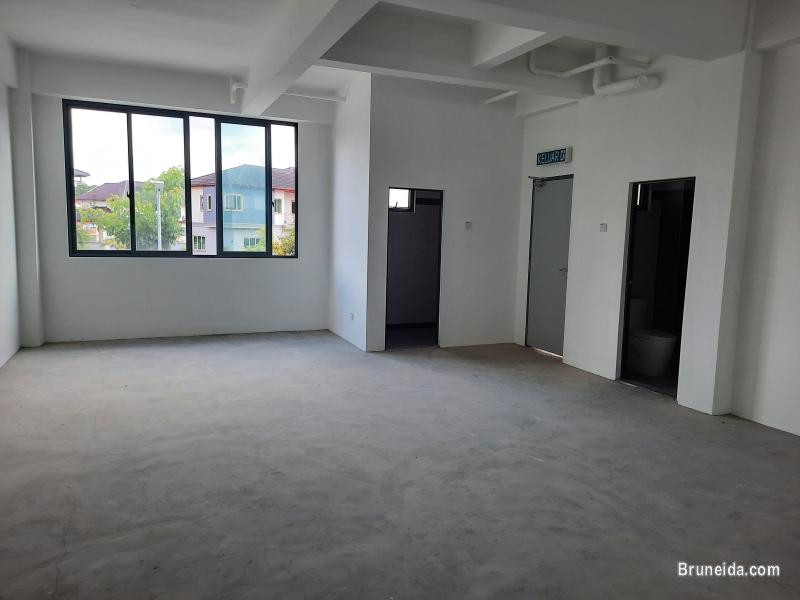 SHOP HOUSE FOR RENT - image 2