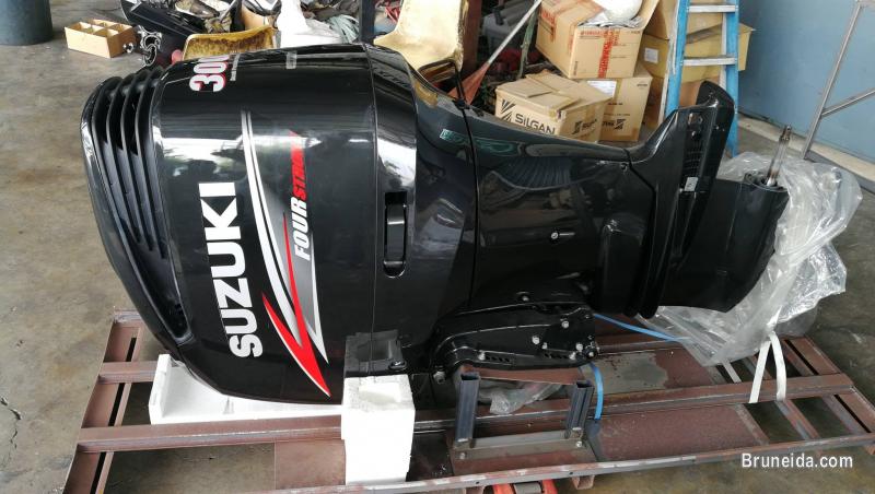 Suzuki 300HP Outboard Engine - image 2