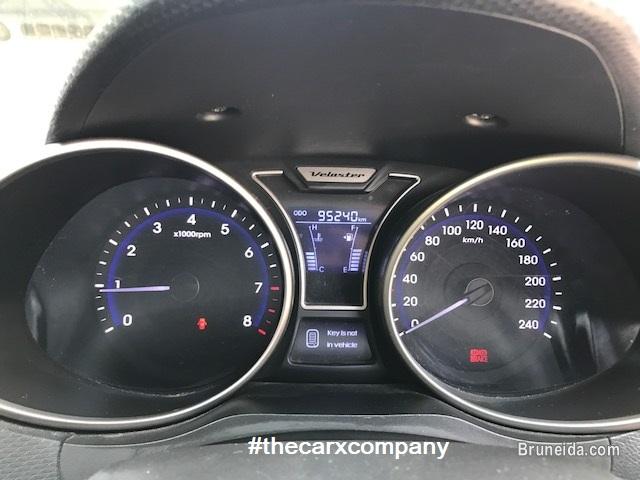 Hyundai Veloster 1. 6 manual model2012 - image 4