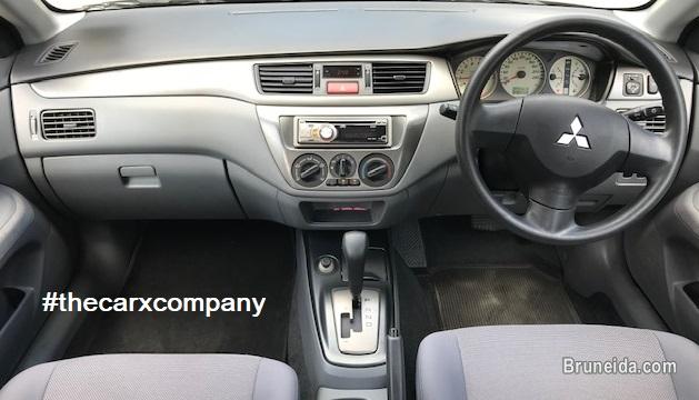 Mitsubishi Lancer 1. 6 auto GLX model2010 - image 5