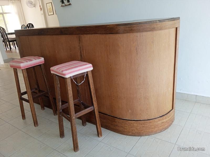 Picture of Bar with 2 stools