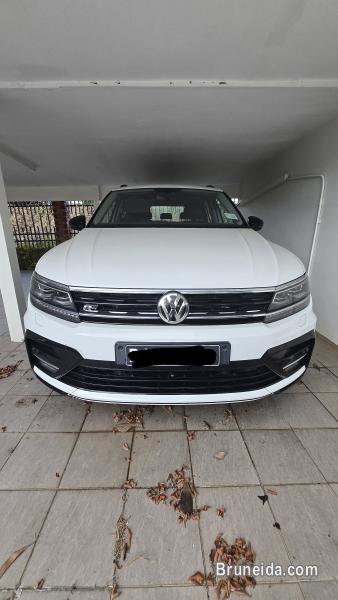 Volkswagen Tiguan R-Line - image 1