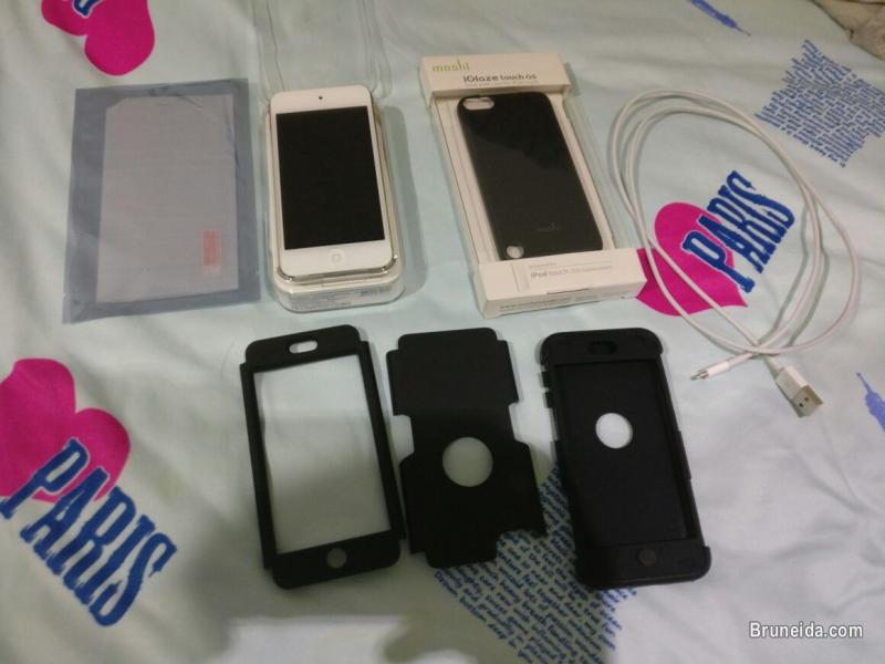 Original, Used, 1 Year old, Apple Ipod Touch 6th Gen, 64GB, Silve - image 3