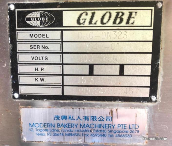 GLOBE 3 decker heavy duty commercial oven for sale - image 3