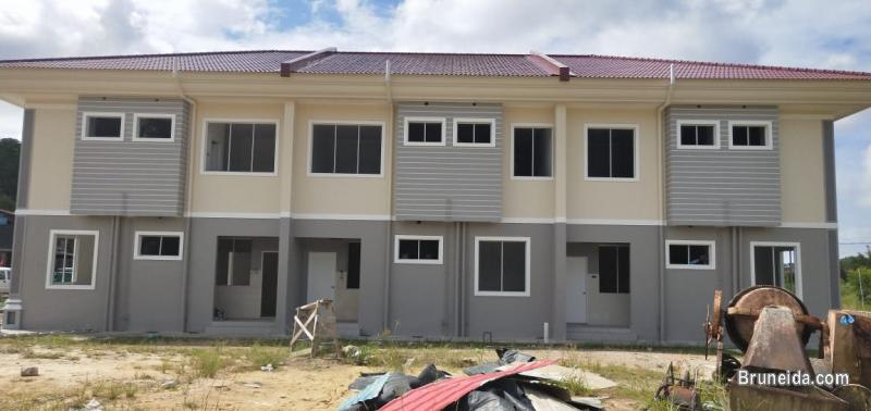 HOUSE FOR SALE - 2 UNITS LEFT!! ( MIDDLE HOUSE) - image 4