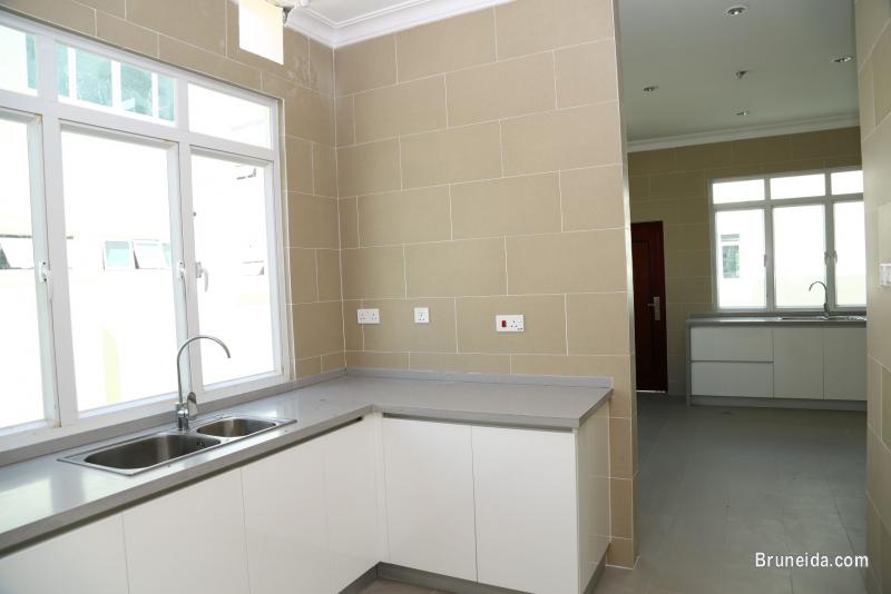 Single room for female (own bathroom and toilet) - image 3