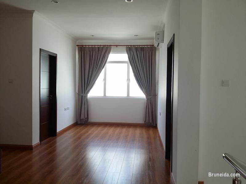 Single room for female (own bathroom and toilet) - image 6